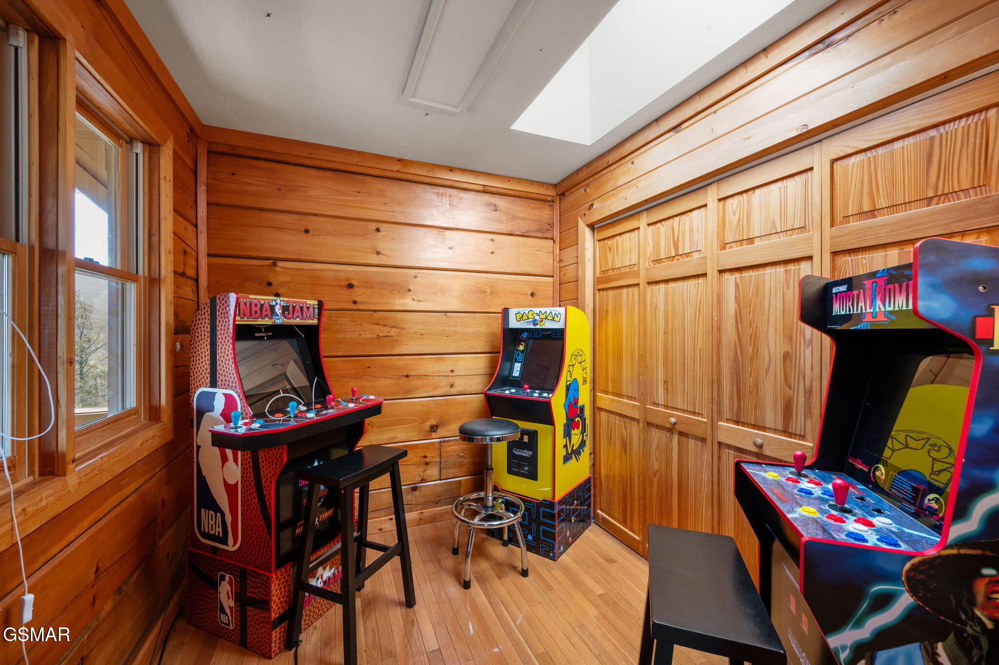 Gatlinburg, Tennessee, 37738, United States, 3 Bedrooms Bedrooms, ,3 BathroomsBathrooms,Residential,For Sale,1977733