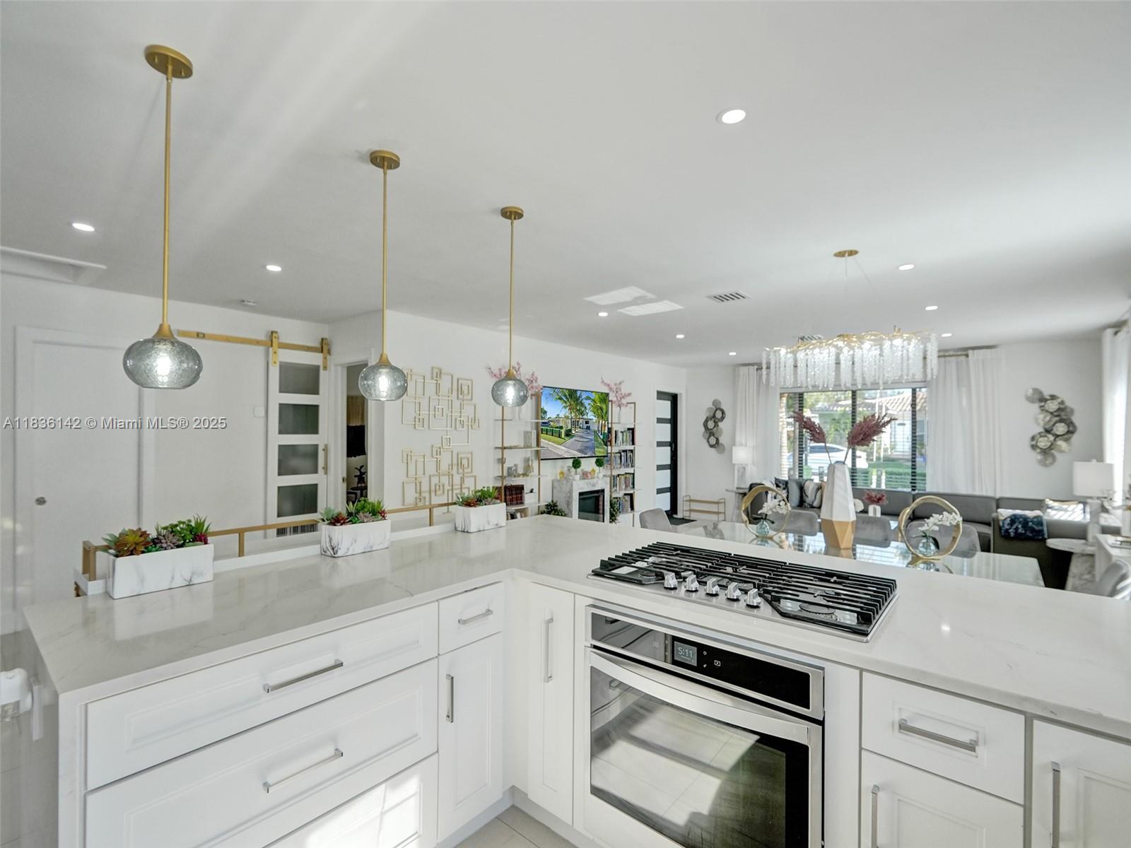 Hollywood, Florida, 33019, United States, 3 Bedrooms Bedrooms, ,2 BathroomsBathrooms,Residential,For Sale,1898660