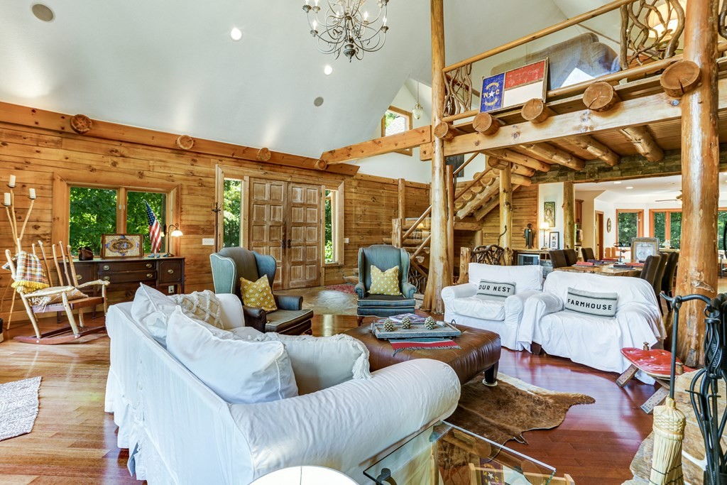 Hayesville, North Carolina, 28904, United States, 3 Bedrooms Bedrooms, ,5 BathroomsBathrooms,Residential,For Sale,1931942