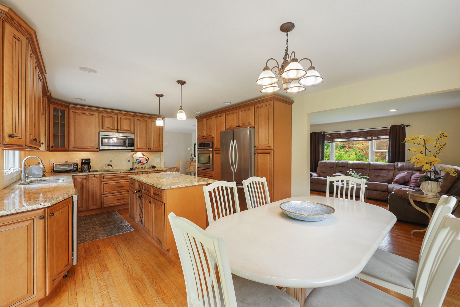  Beautifully Maintained Colonial Situated on a Quiet Cul-de-Sac - 物件實景