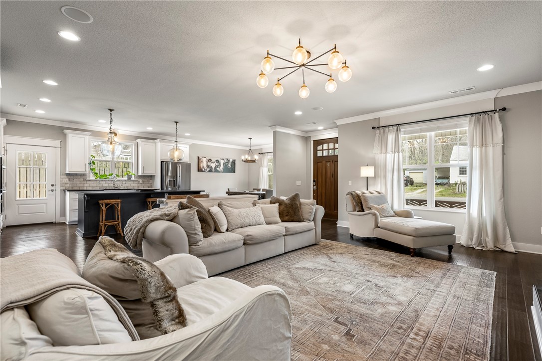 Fayetteville, Arkansas, 72701, United States, 4 Bedrooms Bedrooms, ,4 BathroomsBathrooms,Residential,For Sale,1895479