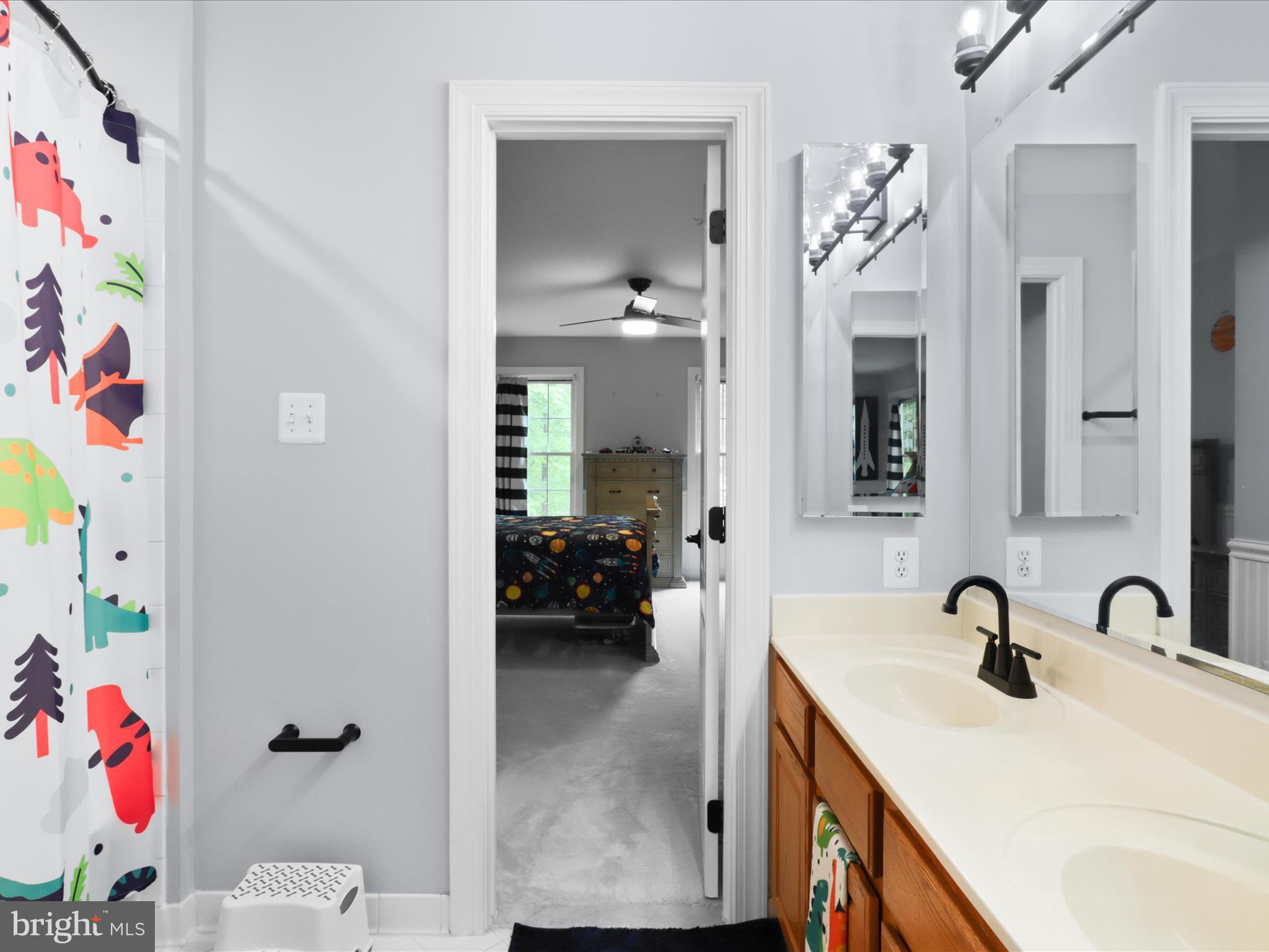 Fairfax Station, Virginia, 22039, United States, 5 Bedrooms Bedrooms, ,6 BathroomsBathrooms,Residential,For Sale,1810572