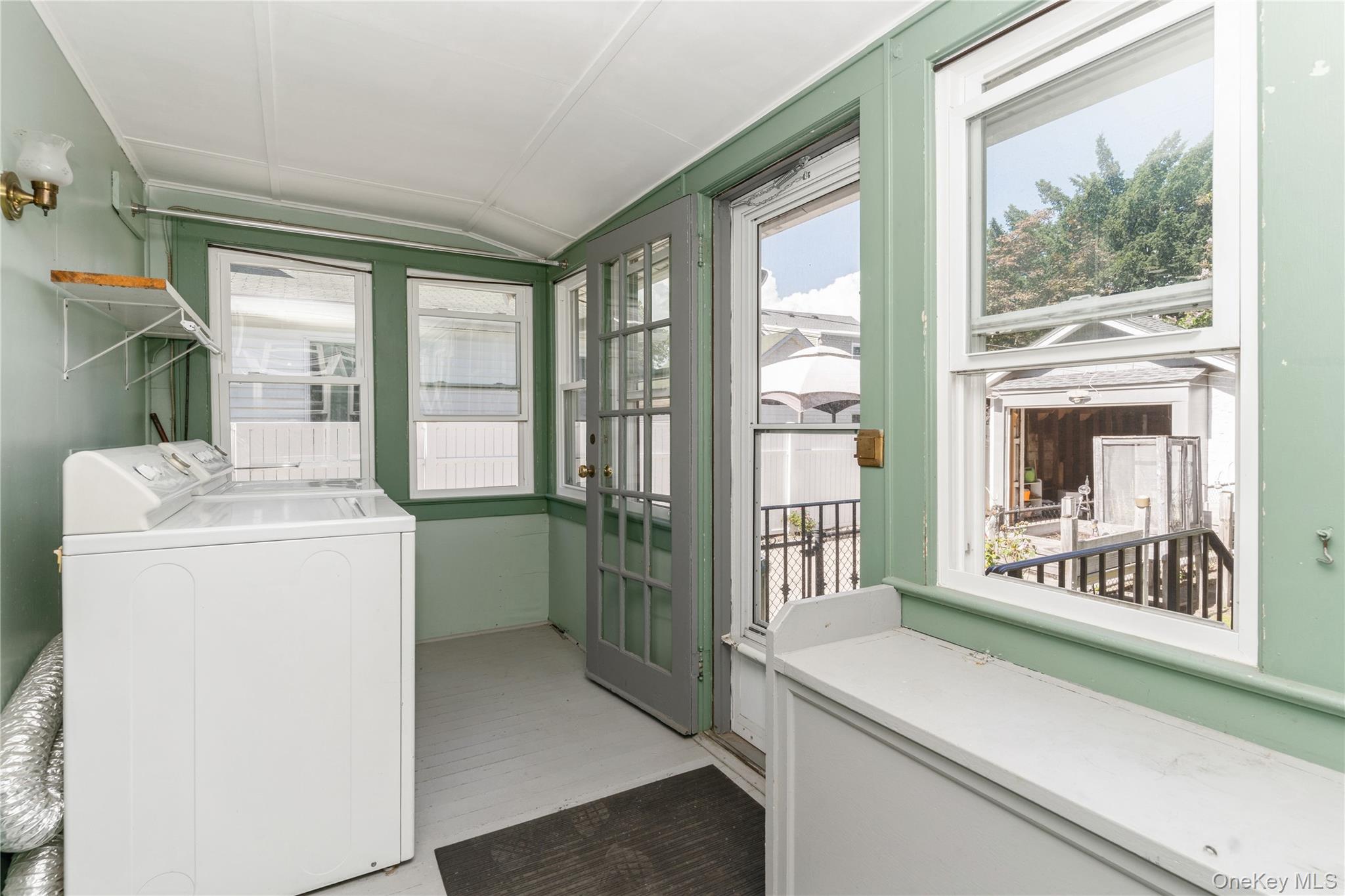 Lynbrook, New York, 11563, United States, 3 Bedrooms Bedrooms, ,2 BathroomsBathrooms,Residential,For Sale,1941758