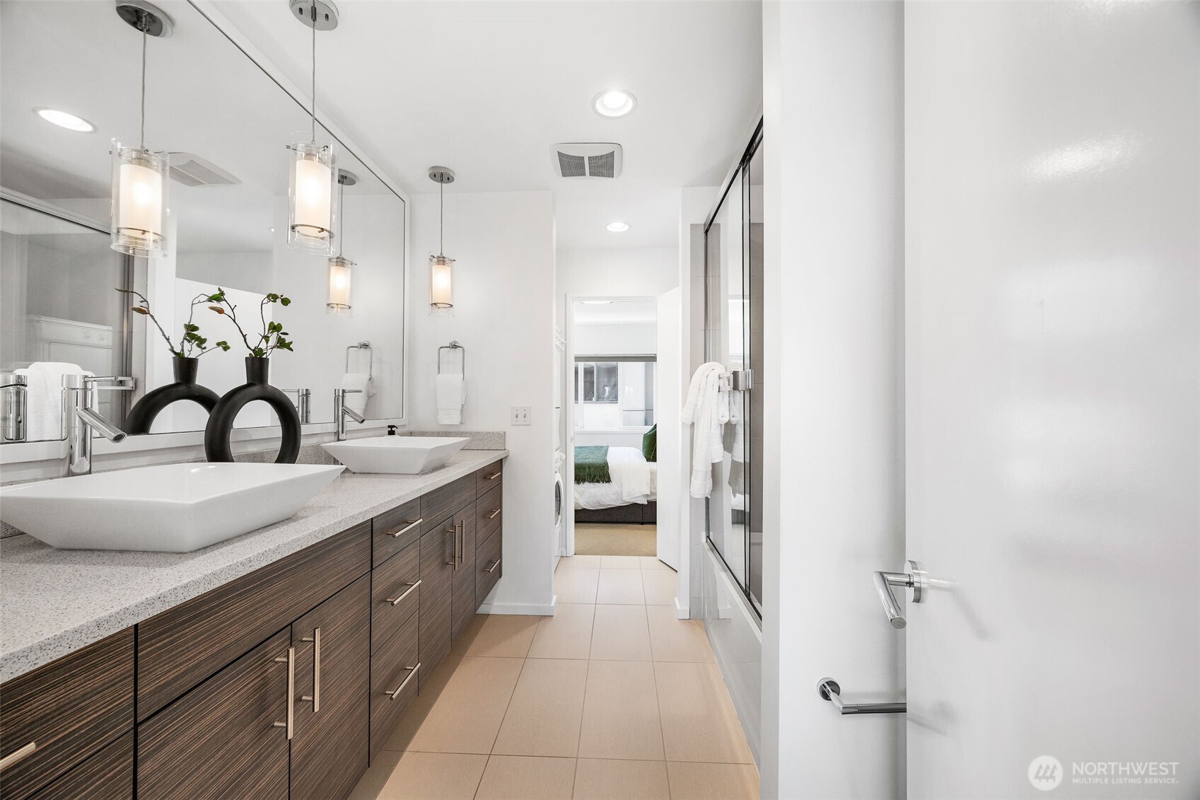 Seattle, Washington, 98112, United States, 3 Bedrooms Bedrooms, ,2 BathroomsBathrooms,Residential,For Sale,1850113