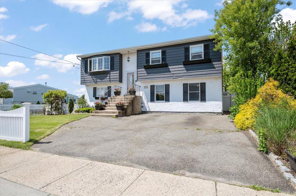 Bellmore, New York, 11710, United States, 5 Bedrooms Bedrooms, ,2 BathroomsBathrooms,Residential,For Sale,1928090