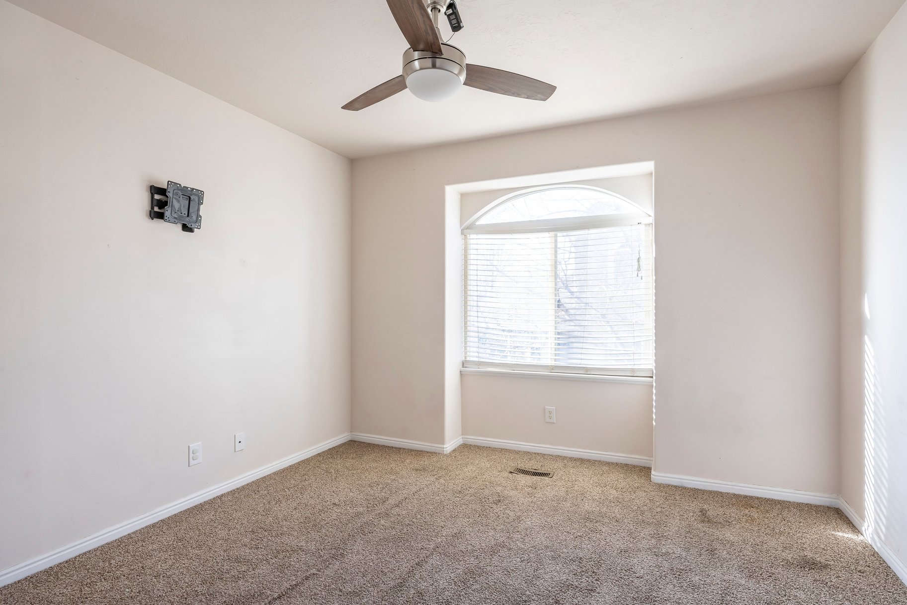  Main-Floor Primary Living with Resort-Style Amenities - 物件實景