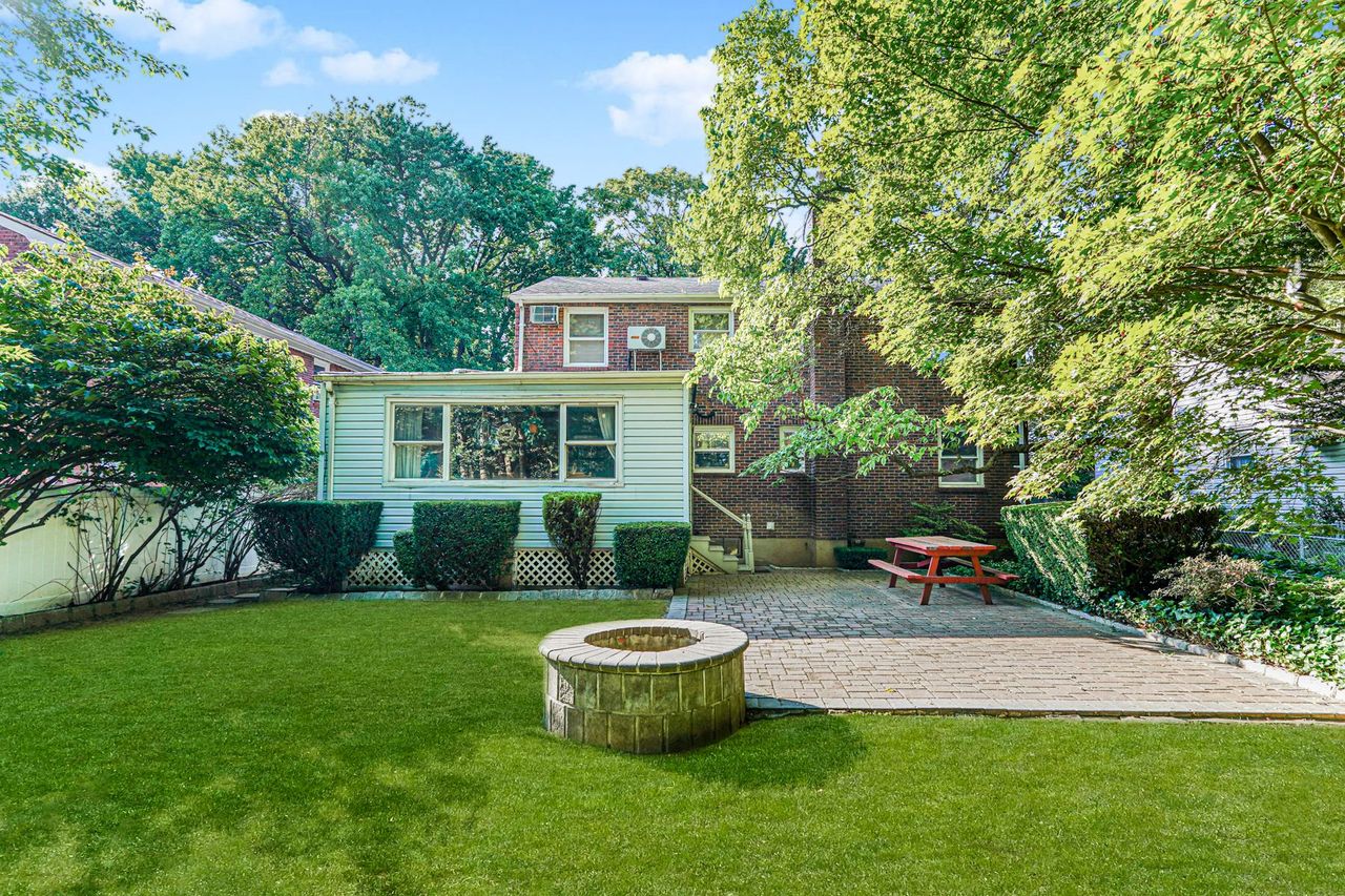 Staten Island, New York, 10302, United States, 5 Bedrooms Bedrooms, ,2 BathroomsBathrooms,Residential,For Sale,1914659