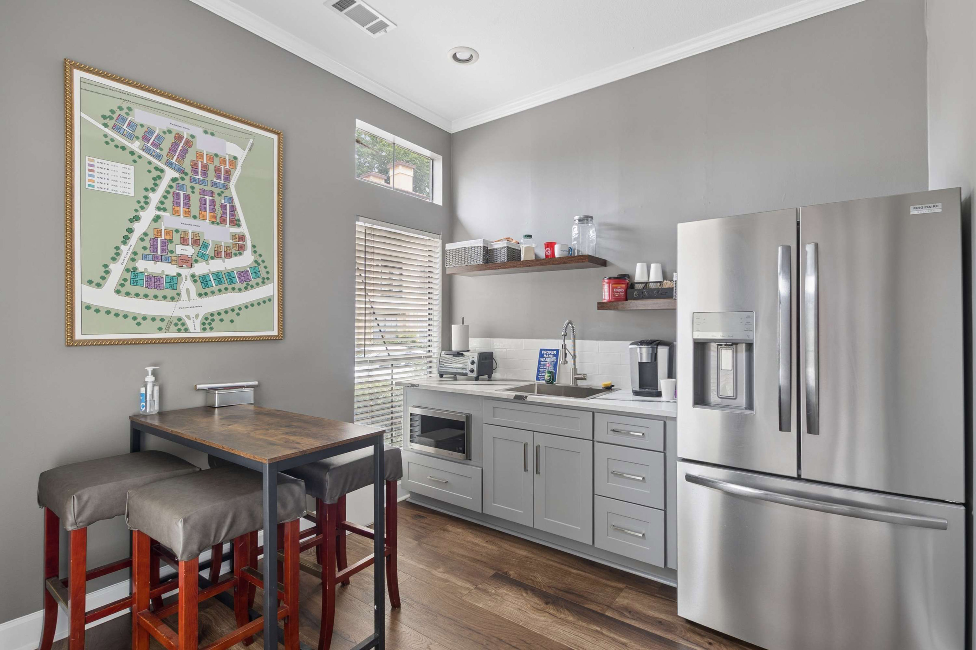 Renovated Condo Combines Comfort, Privacy and Intown Convenience - 物件實景