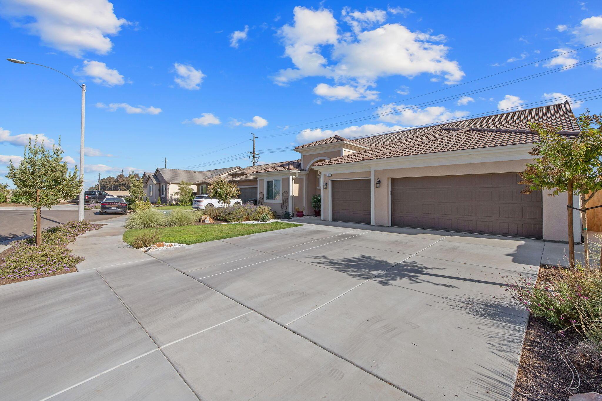 Visalia, California, 93291, United States, 4 Bedrooms Bedrooms, ,2 BathroomsBathrooms,Residential,For Sale,1927793