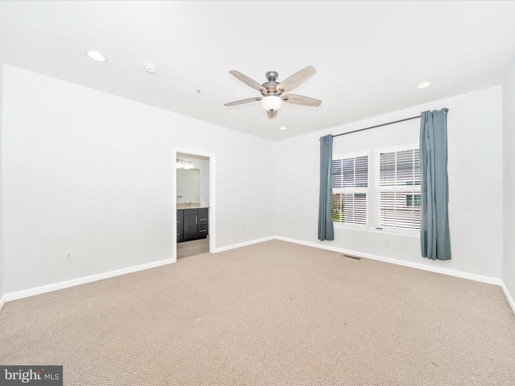 Greenbelt, Maryland, 20770, United States, 3 Bedrooms Bedrooms, ,4 BathroomsBathrooms,Residential,For Sale,1981928