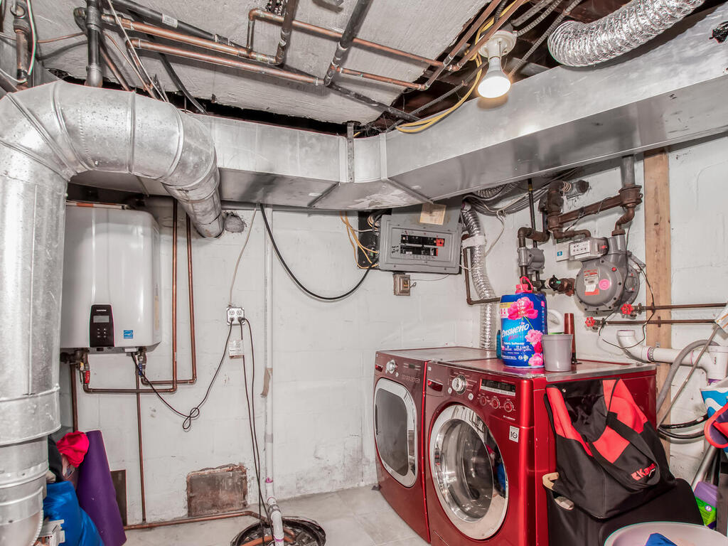 Yonkers, New York, 10704, United States, 4 Bedrooms Bedrooms, ,4 BathroomsBathrooms,Residential,For Sale,1977850