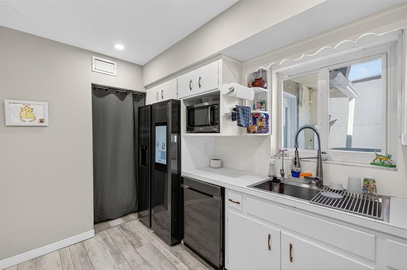 Oakland Park, Florida, 33334, United States, 3 Bedrooms Bedrooms, ,2 BathroomsBathrooms,Residential,For Sale,1986297