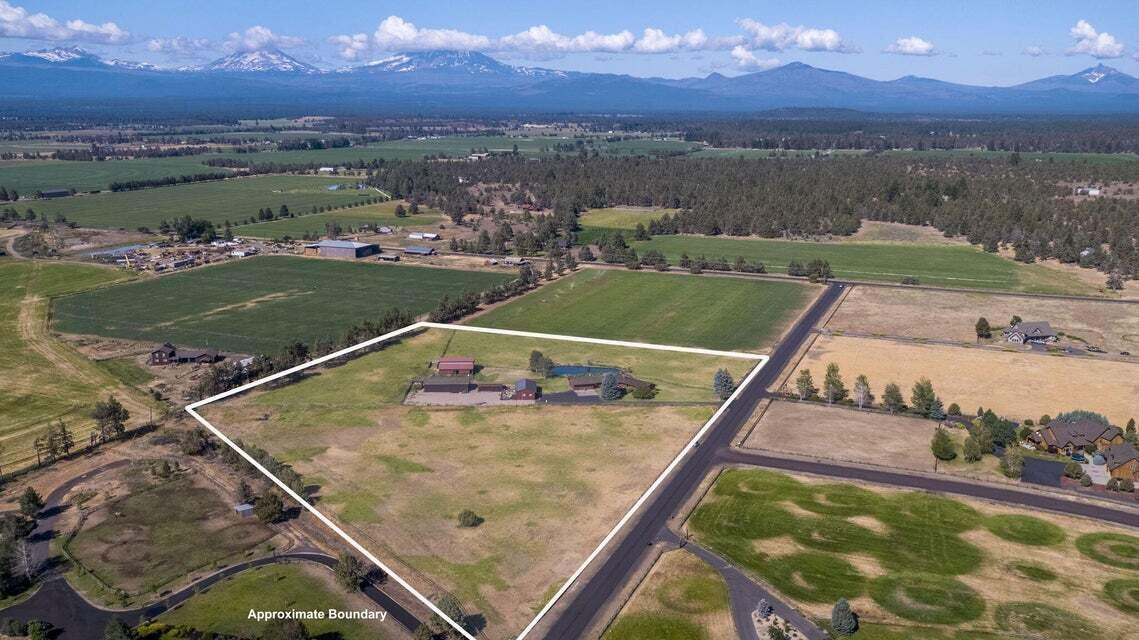 Sisters, Oregon, 97759, United States, 3 Bedrooms Bedrooms, ,3 BathroomsBathrooms,Residential,For Sale,1917351