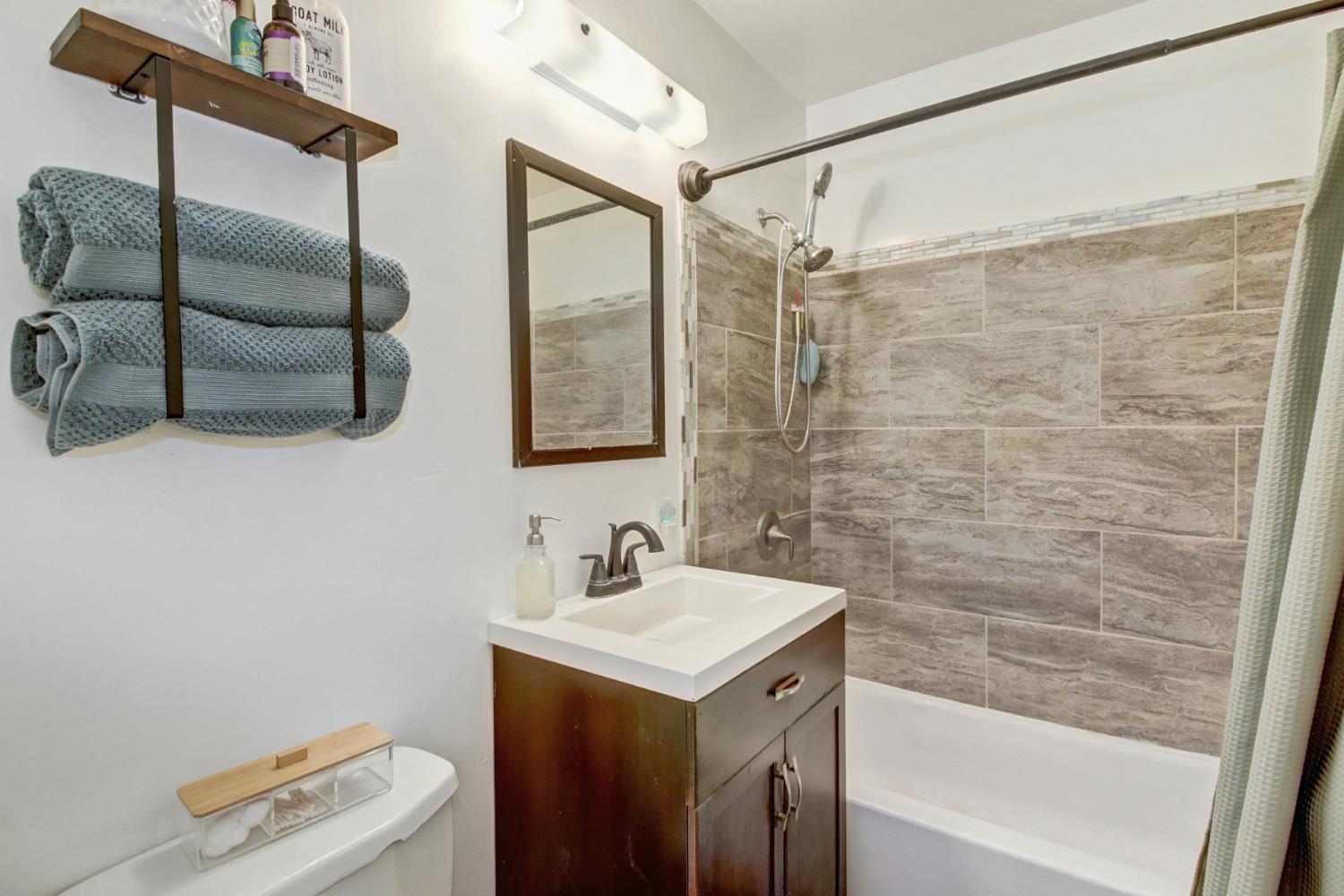 Wilton, California, 95693, United States, 3 Bedrooms Bedrooms, ,2 BathroomsBathrooms,Residential,For Sale,1901221
