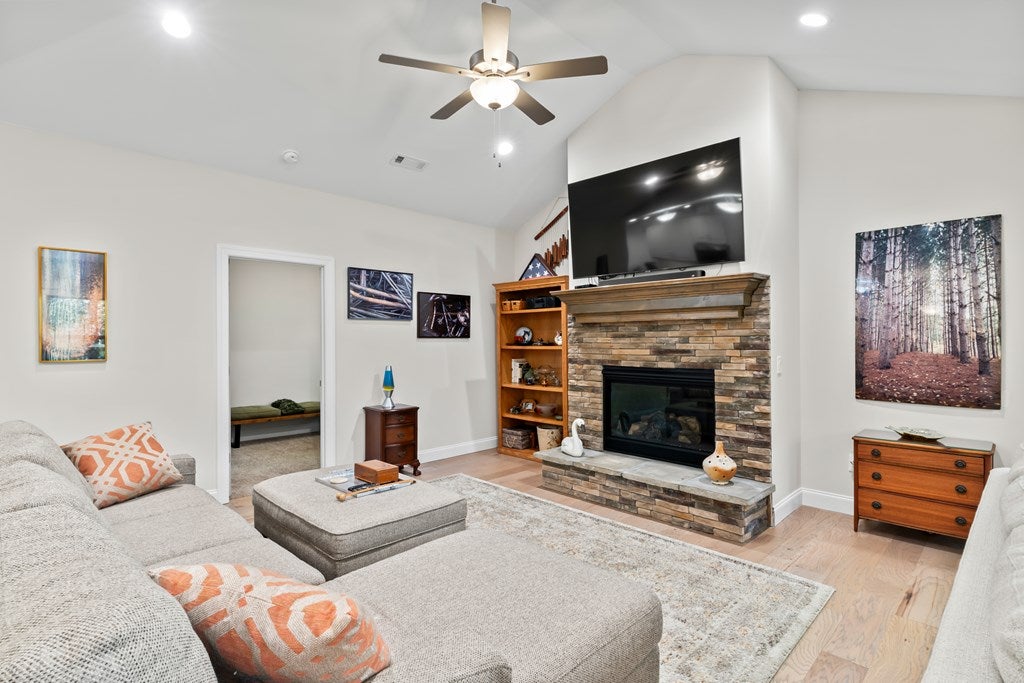 Ellijay, Georgia, 30536, United States, 3 Bedrooms Bedrooms, ,2 BathroomsBathrooms,Residential,For Sale,1987924