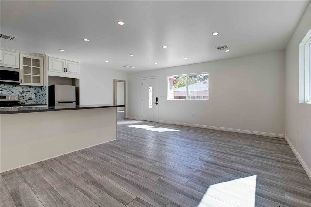Sun Valley, California, 91352, United States, 4 Bedrooms Bedrooms, ,3 BathroomsBathrooms,Residential,For Sale,1938839