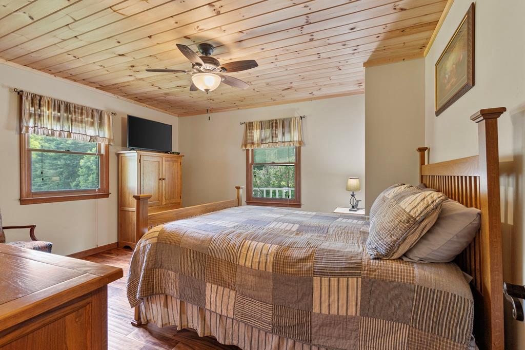 Hayesville, North Carolina, 28904, United States, 4 Bedrooms Bedrooms, ,2 BathroomsBathrooms,Residential,For Sale,1871296