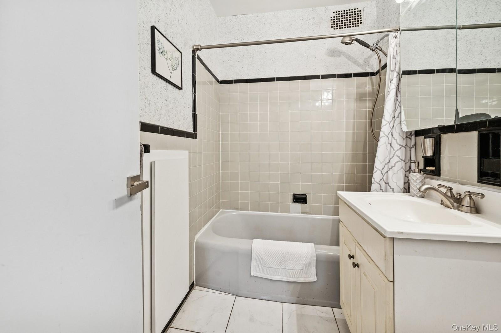 Beechhurst, New York, 11357, United States, 3 Bedrooms Bedrooms, ,2 BathroomsBathrooms,Residential,For Sale,1980845