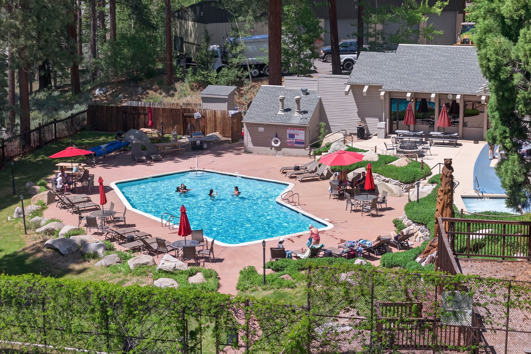  Expansive Nevada-Side Tahoe Retreat in Coveted Lake Village Setting - 物件實景