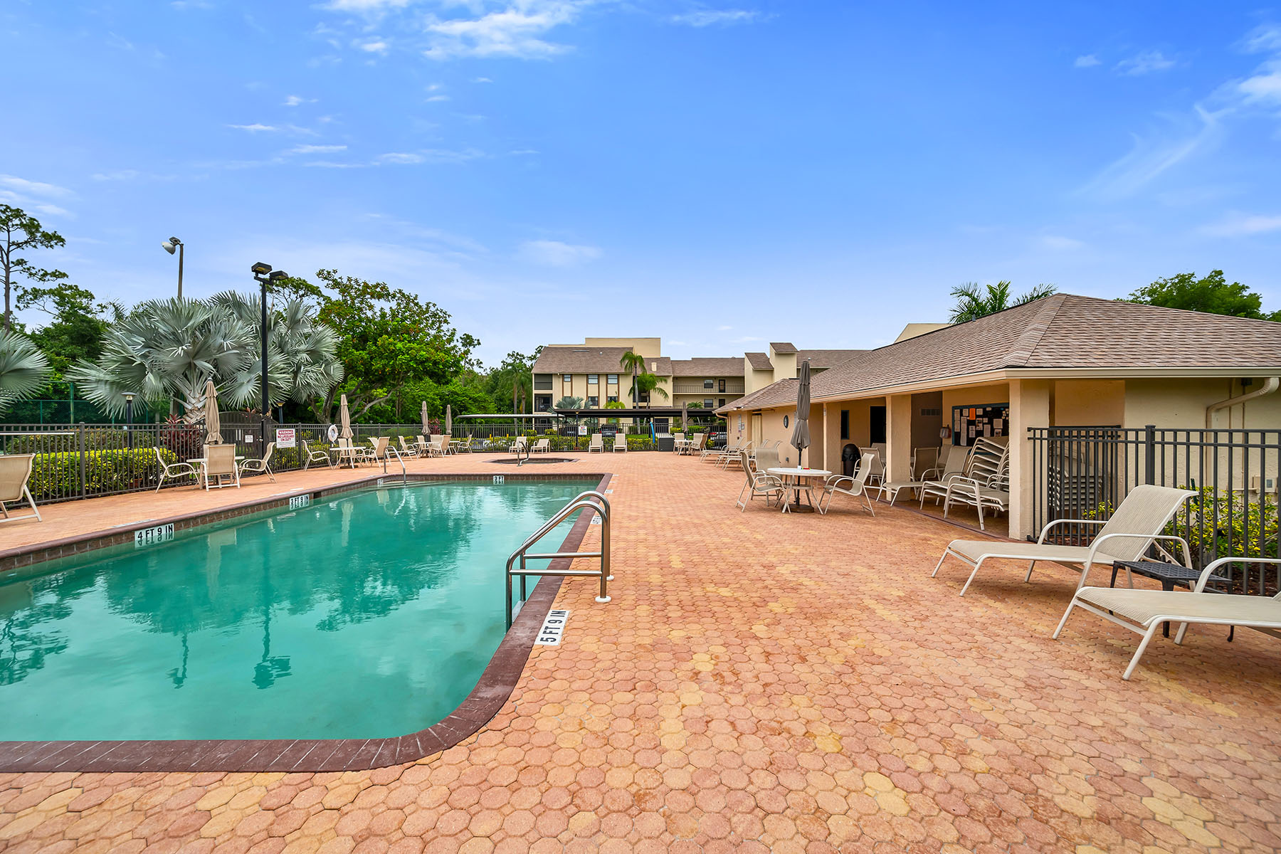  CROSS CREEK - TERRACE CONDO VILLAGE - 物件實景
