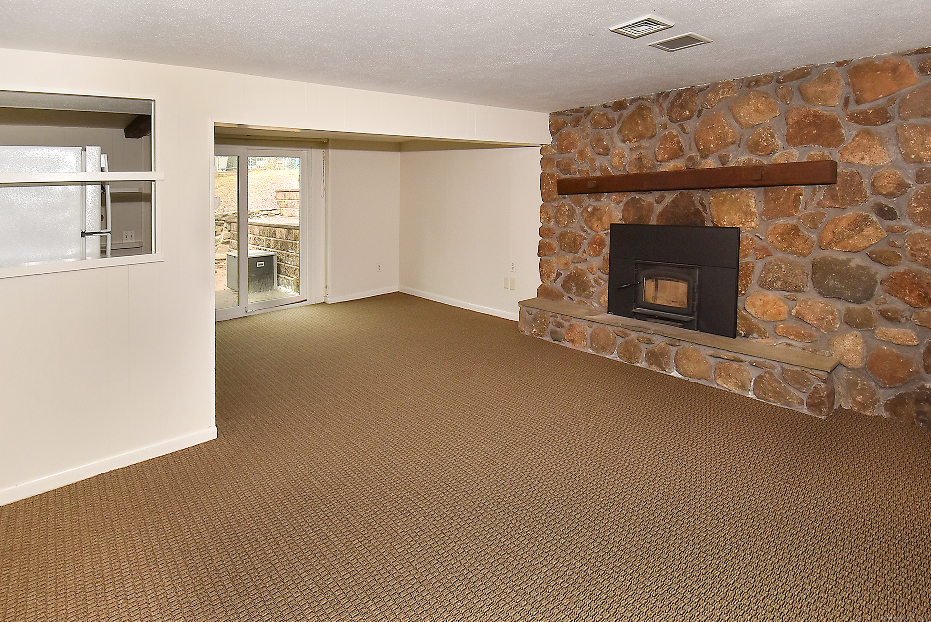 Ellington, Connecticut, 06029, United States, 5 Bedrooms Bedrooms, ,4 BathroomsBathrooms,Residential,For Sale,1911965