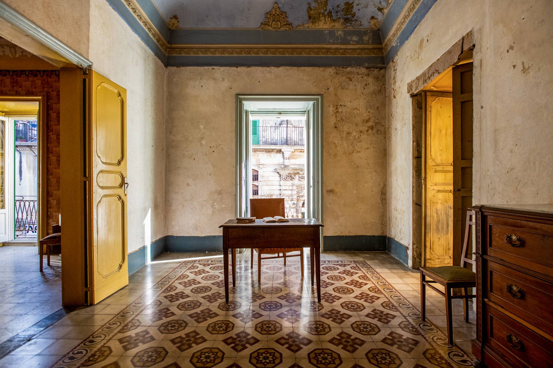 Independent stately palace in the historic center of Modica