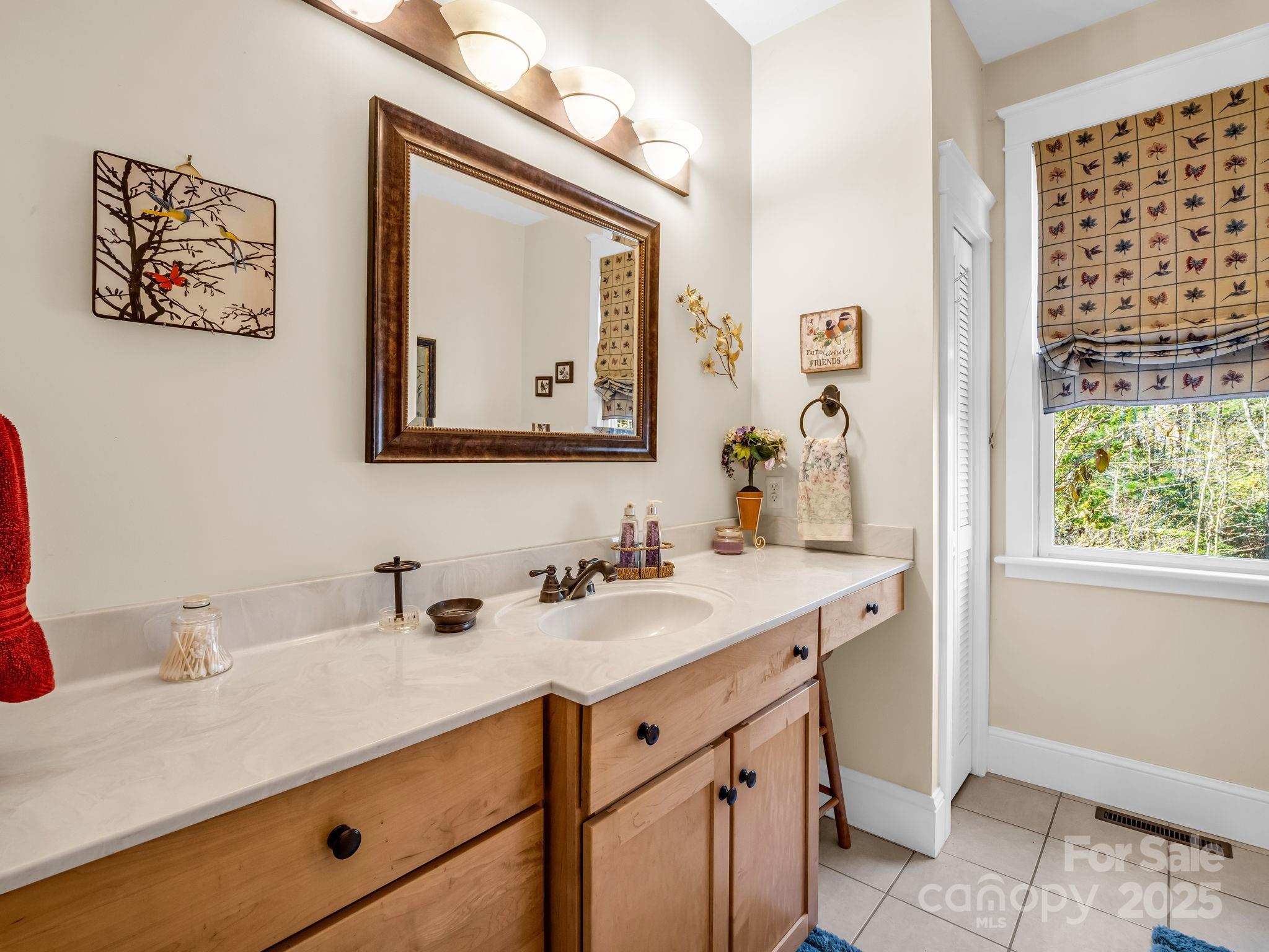 Saluda, North Carolina, 28773, United States, 3 Bedrooms Bedrooms, ,4 BathroomsBathrooms,Residential,For Sale,2002450