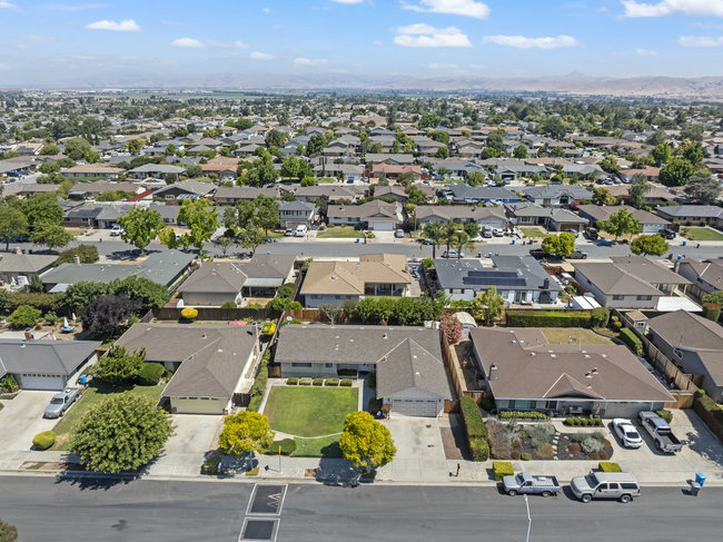 Hollister, California, 95023, United States, 3 Bedrooms Bedrooms, ,2 BathroomsBathrooms,Residential,For Sale,1942638