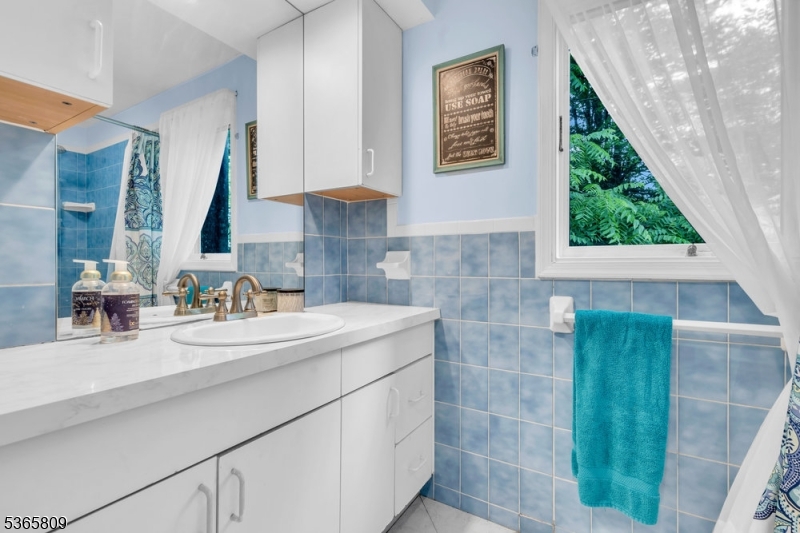 Franklin Twp., New Jersey, 07882, United States, 4 Bedrooms Bedrooms, ,3 BathroomsBathrooms,Residential,For Sale,1957120