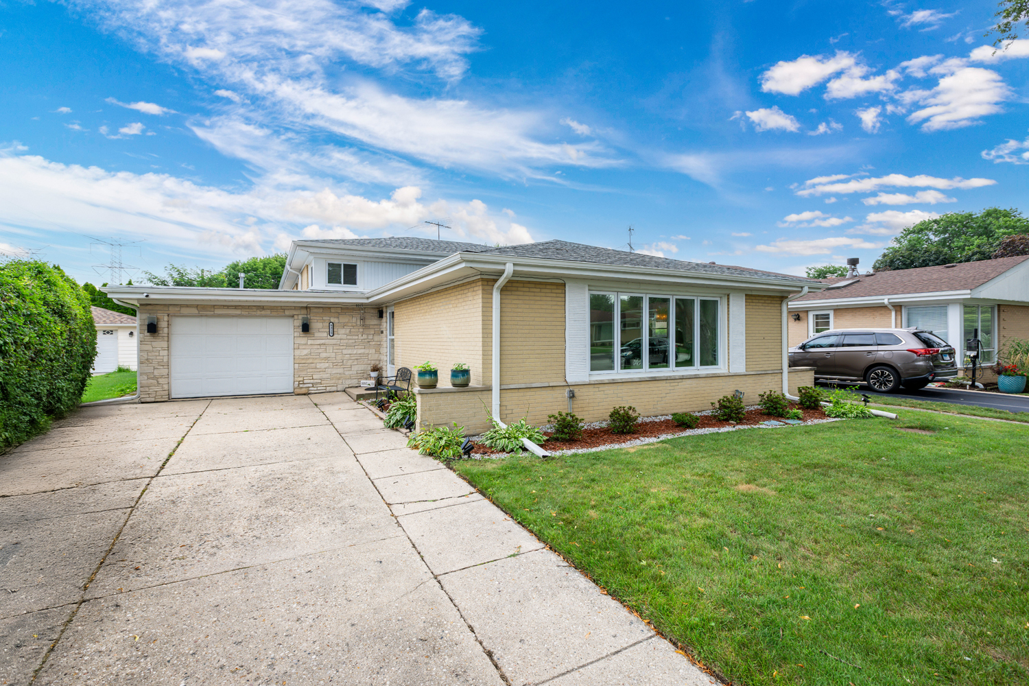 Morton Grove, Illinois, 60053, United States, 5 Bedrooms Bedrooms, ,3 BathroomsBathrooms,Residential,For Sale,1928760