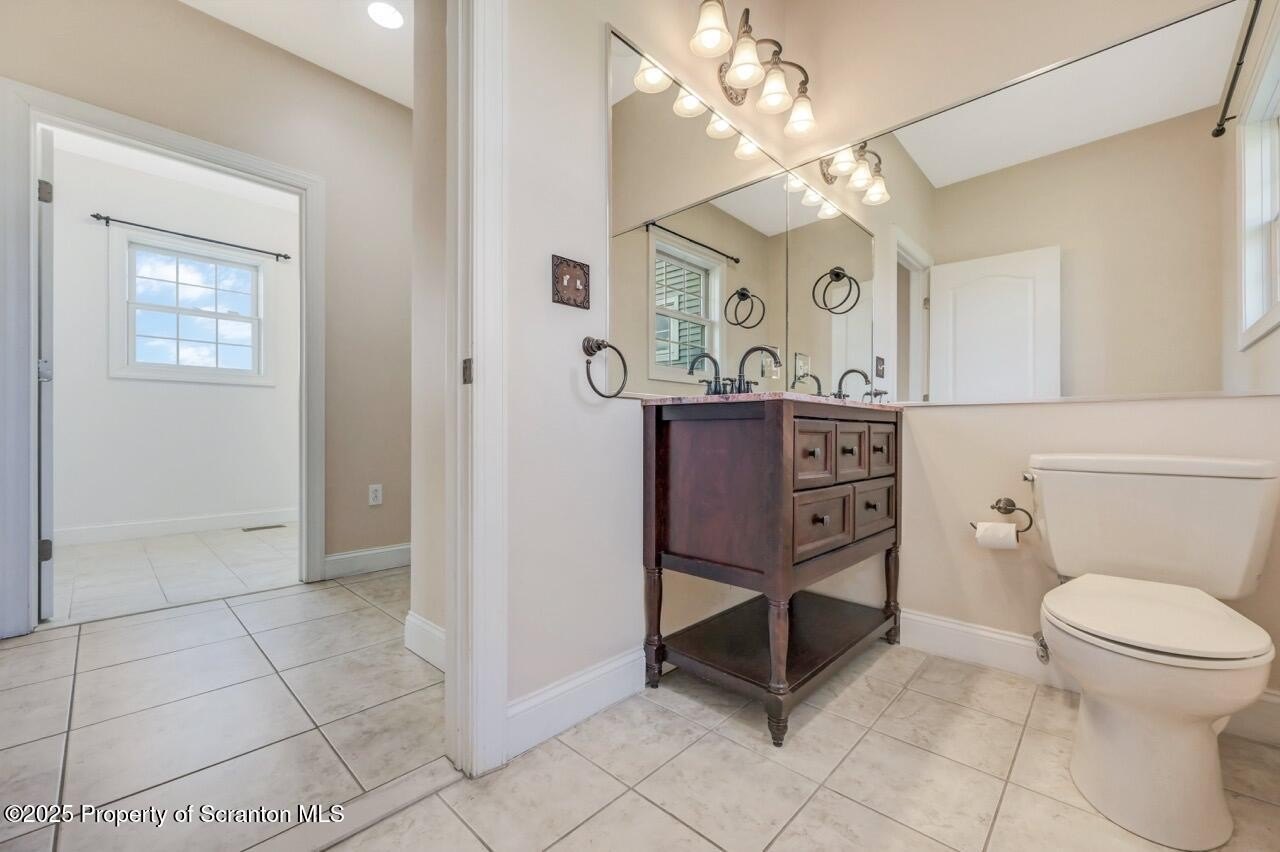 Throop, Pennsylvania, 18512, United States, 3 Bedrooms Bedrooms, ,3 BathroomsBathrooms,Residential,For Sale,1889511