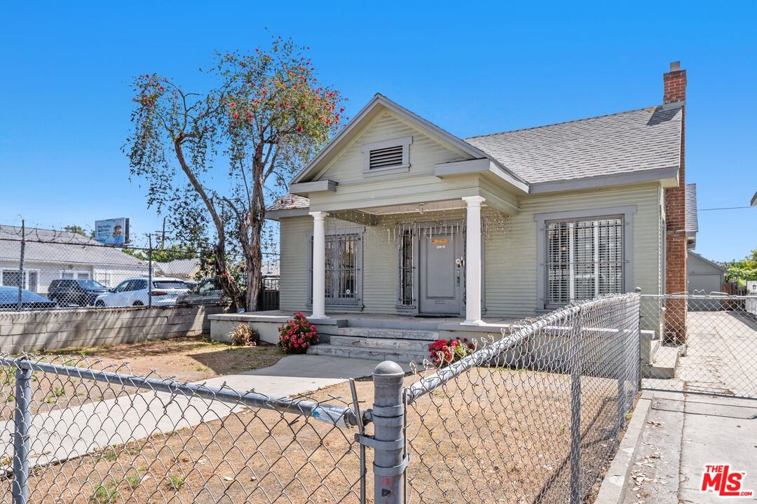 Los Angeles, California, 90004, United States, 3 Bedrooms Bedrooms, ,1 BathroomBathrooms,Residential,For Sale,1896510