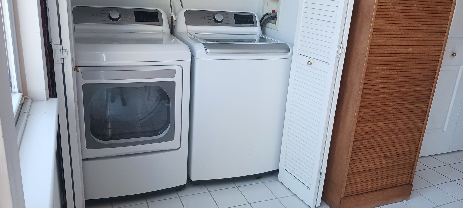 Chicago, Illinois, 60615, United States, 3 Bedrooms Bedrooms, ,3 BathroomsBathrooms,Residential,For Sale,2034443