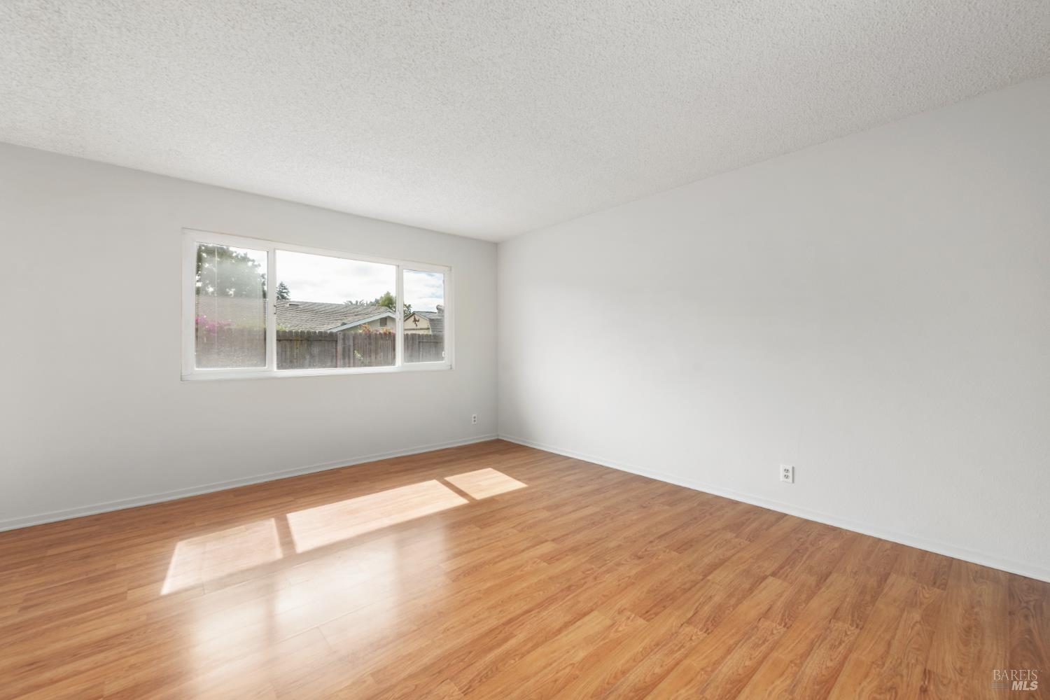 Vacaville, California, 95687, United States, 4 Bedrooms Bedrooms, ,2 BathroomsBathrooms,Residential,For Sale,1977124