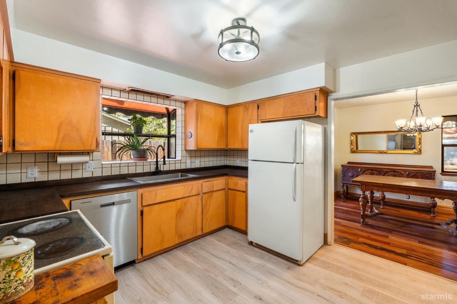 South Lake Tahoe, California, 96150, United States, 3 Bedrooms Bedrooms, ,2 BathroomsBathrooms,Residential,For Sale,1998204