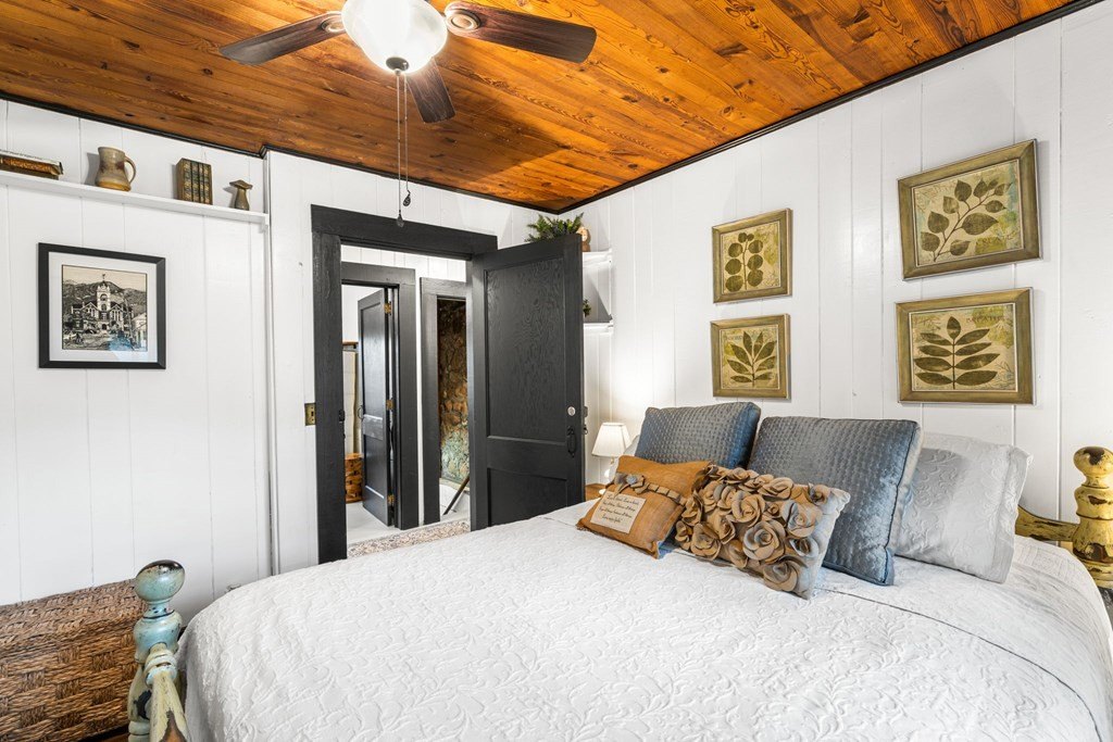 Brasstown, North Carolina, 28902, United States, 3 Bedrooms Bedrooms, ,3 BathroomsBathrooms,Residential,For Sale,1986118