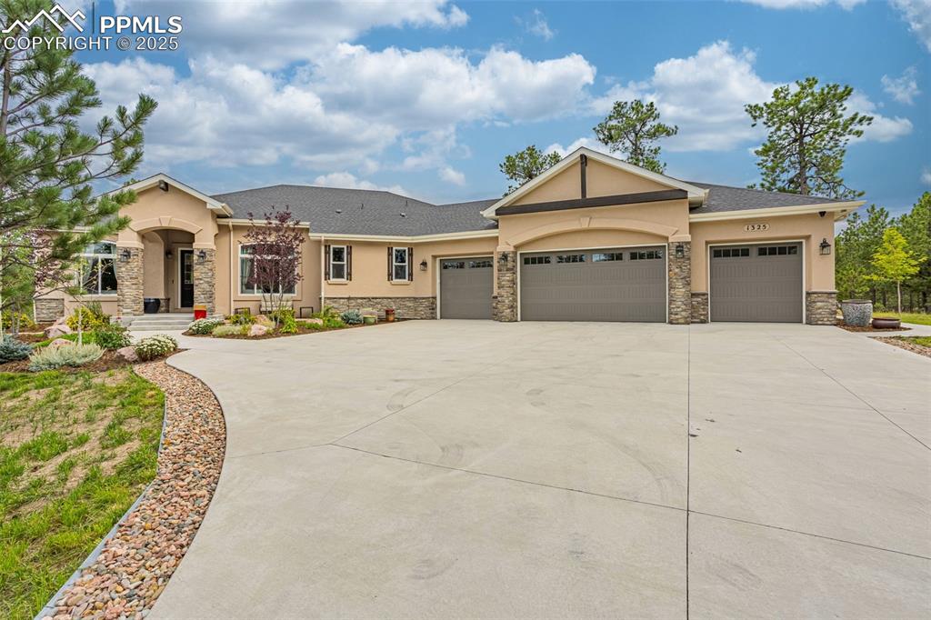 Monument, Colorado, 80132, United States, 5 Bedrooms Bedrooms, ,3 BathroomsBathrooms,Residential,For Sale,1949773