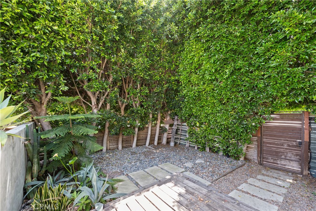 Los Angeles, California, 90034, United States, 3 Bedrooms Bedrooms, ,2 BathroomsBathrooms,Residential,For Sale,1866945