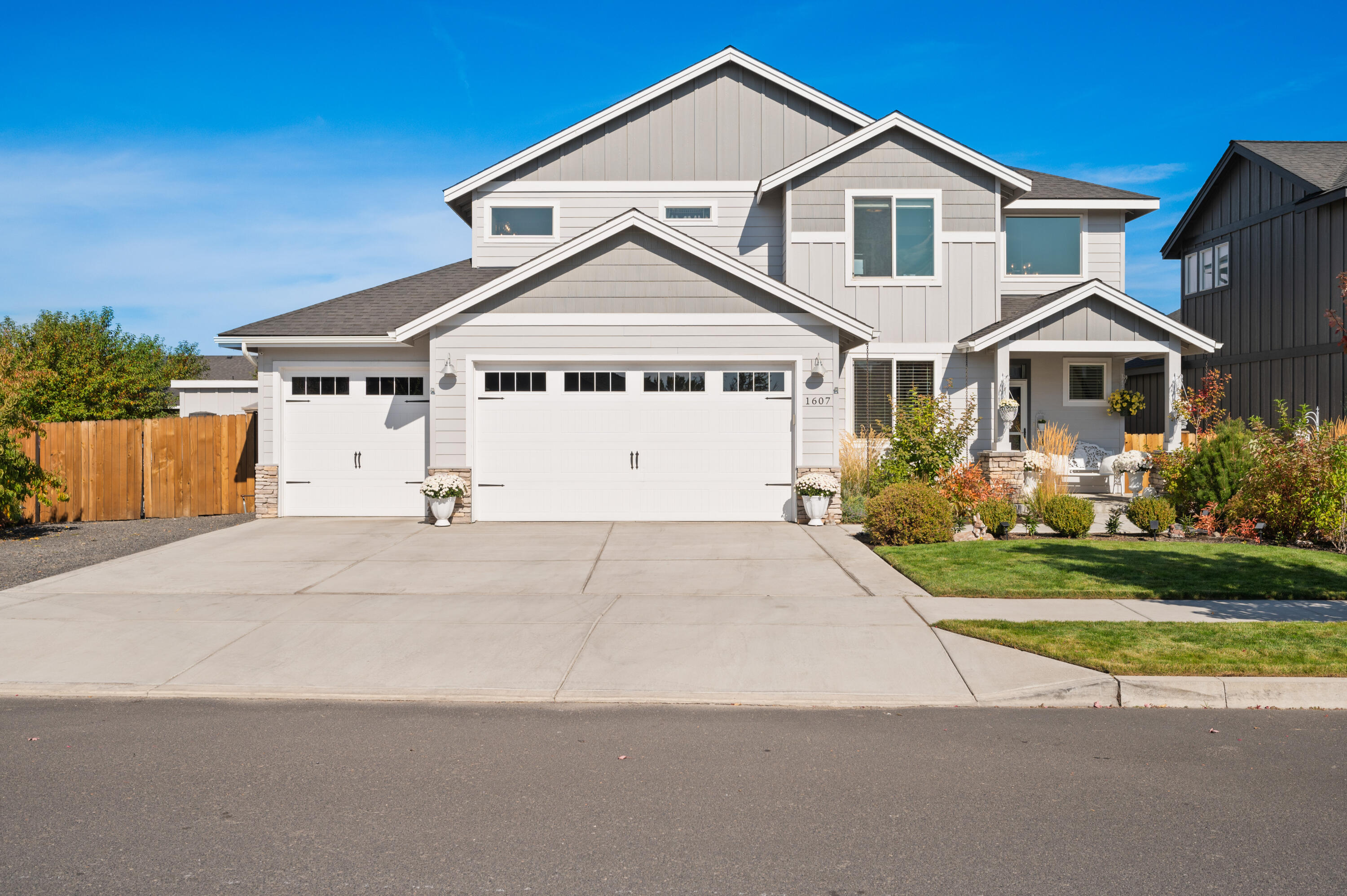 Redmond, Oregon, 97756, United States, 4 Bedrooms Bedrooms, ,3 BathroomsBathrooms,Residential,For Sale,1931371