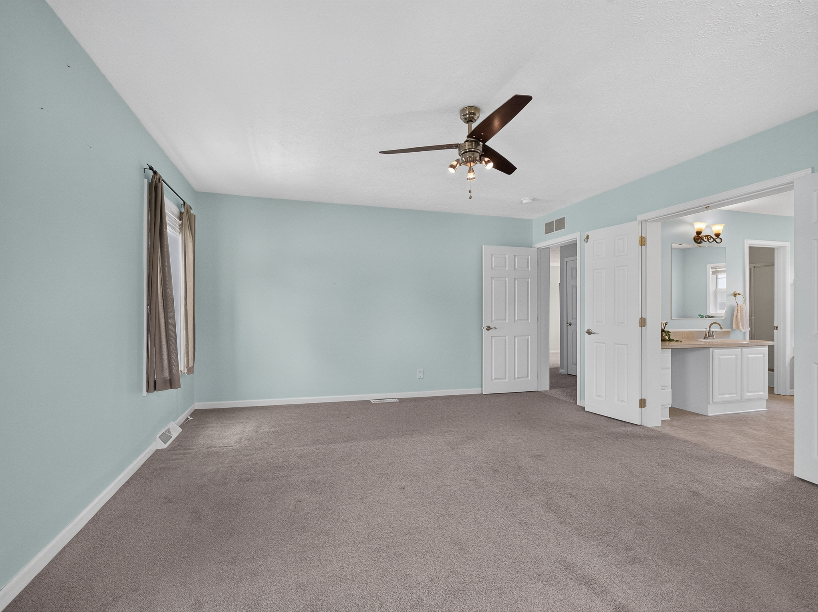  Spacious Channel-Front Home Off Lake Wawasee - 物件實景