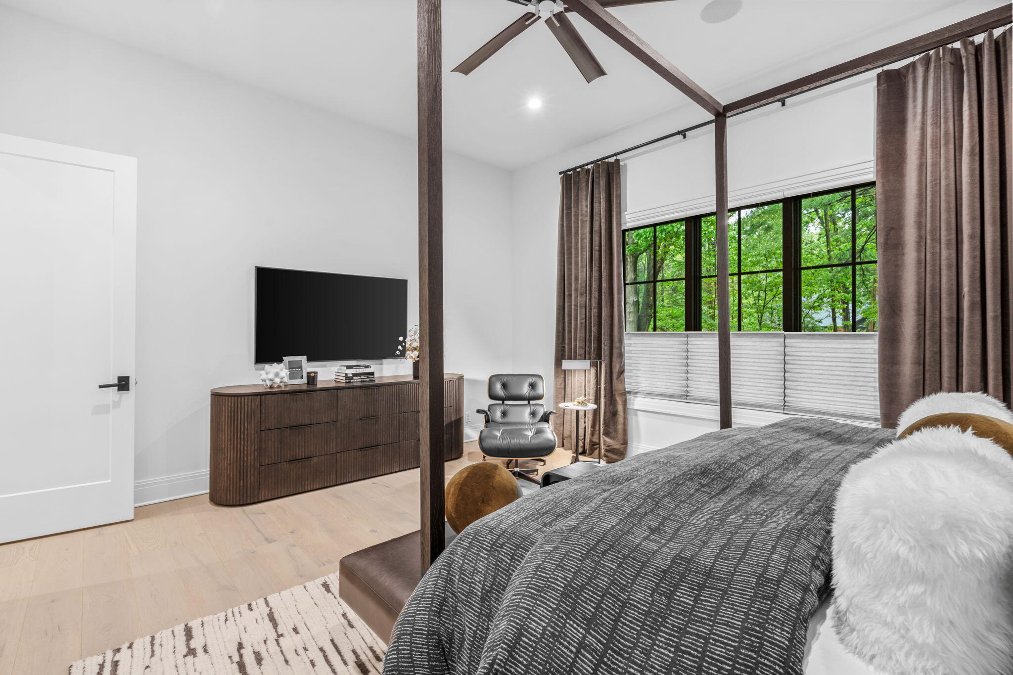 Saugatuck, Michigan, 49453, United States, 6 Bedrooms Bedrooms, ,6 BathroomsBathrooms,Residential,For Sale,1974414