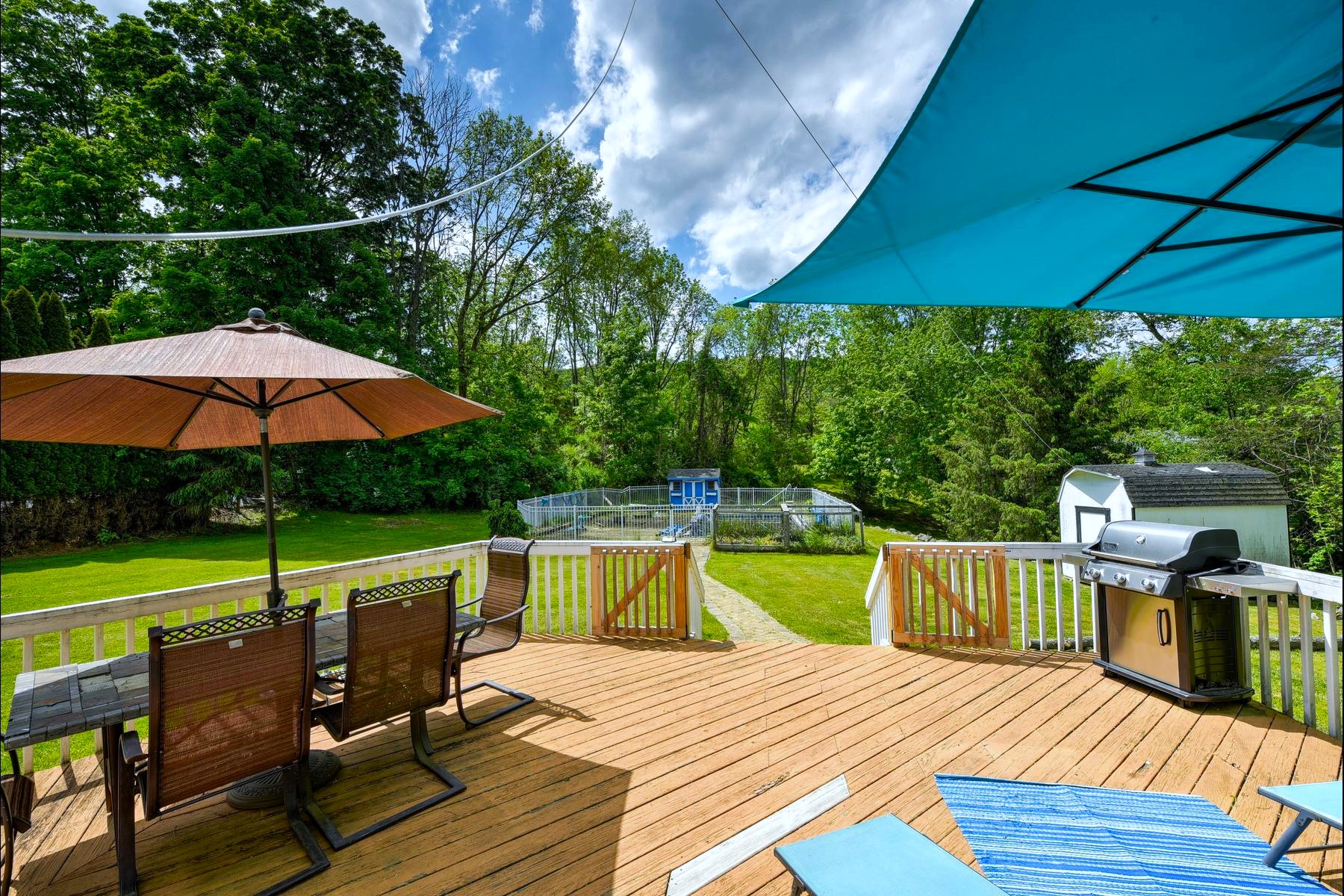  ?Glenwood? Neighborhood Colonial Offers Privacy and Flexibility - 物件實景
