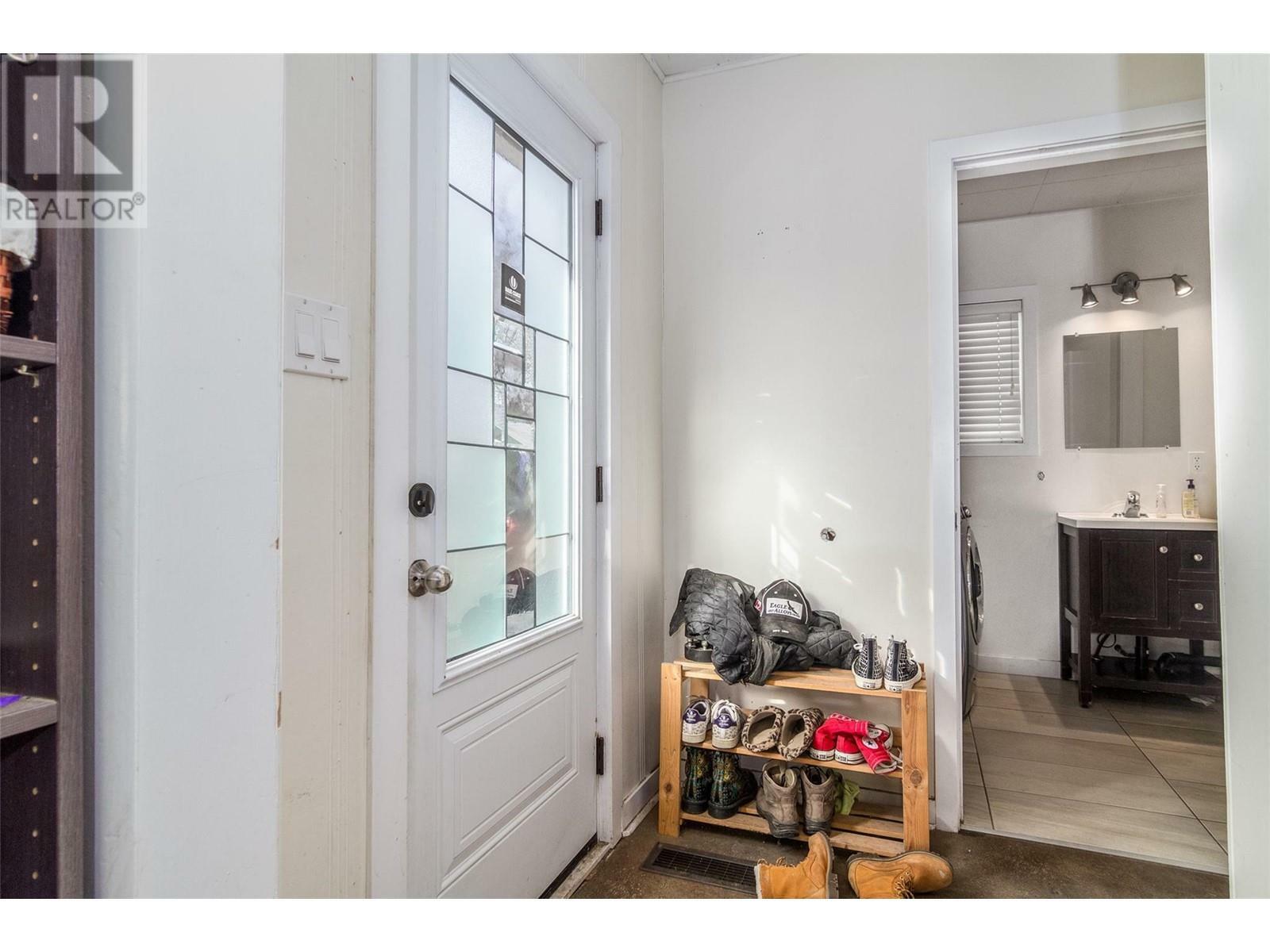 KELOWNA, British Columbia, V1Y 5P7, CA, 3 Bedrooms Bedrooms, ,1 BathroomBathrooms,Residential,For Sale,1837730