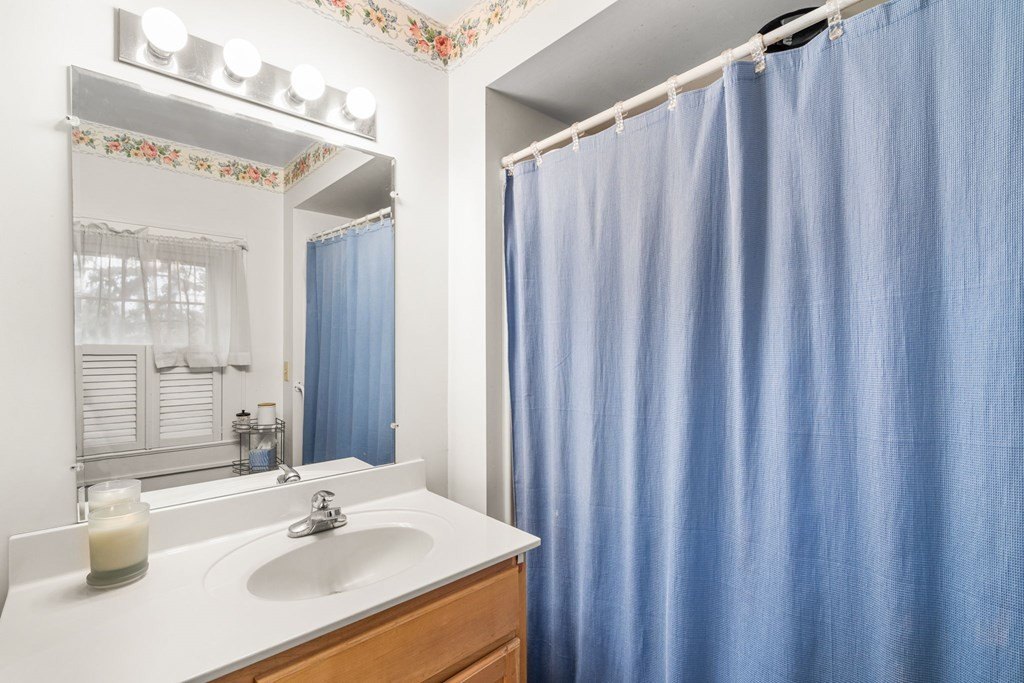 Brasstown, North Carolina, 28902, United States, 3 Bedrooms Bedrooms, ,3 BathroomsBathrooms,Residential,For Sale,1986118