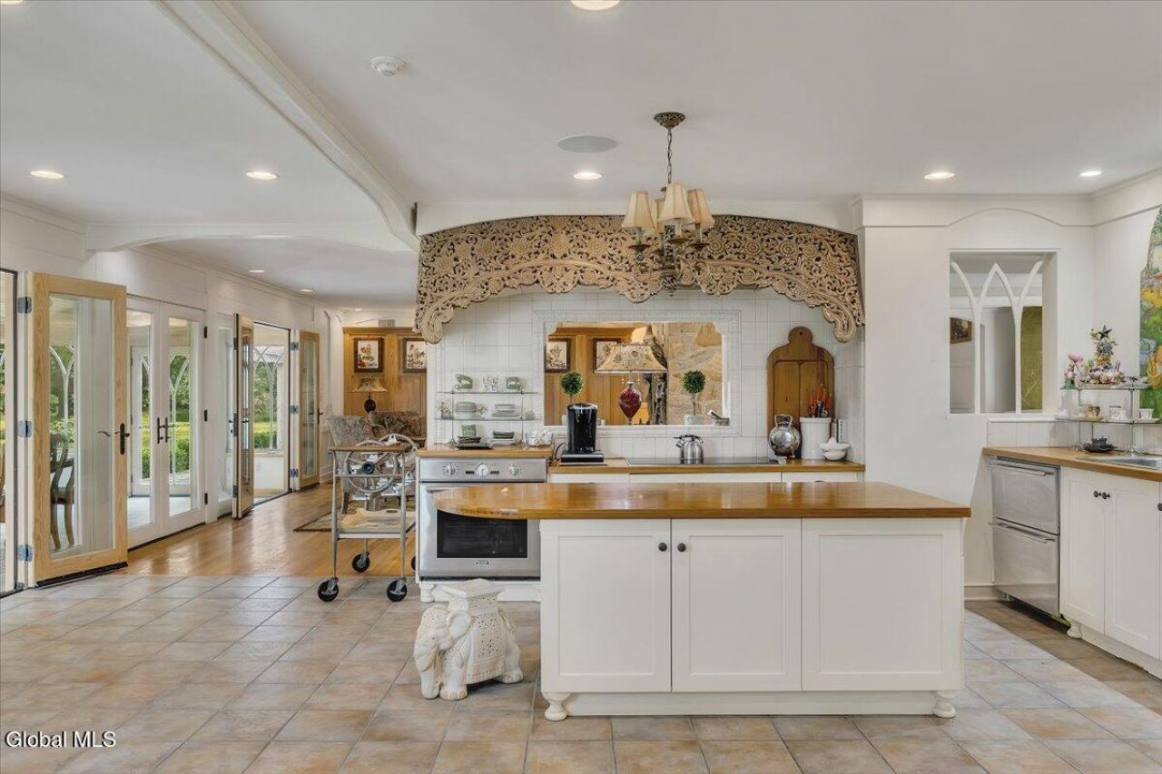 Queensbury, New York, 12804, United States, 4 Bedrooms Bedrooms, ,4 BathroomsBathrooms,Residential,For Sale,2003440