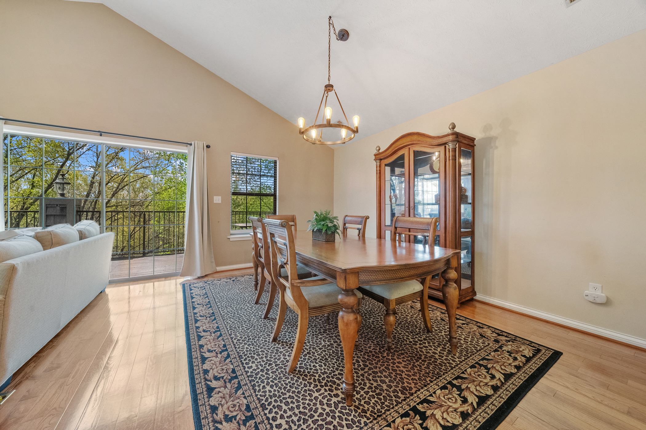 Sevierville, Tennessee, 37862, United States, 3 Bedrooms Bedrooms, ,3 BathroomsBathrooms,Residential,For Sale,1982821