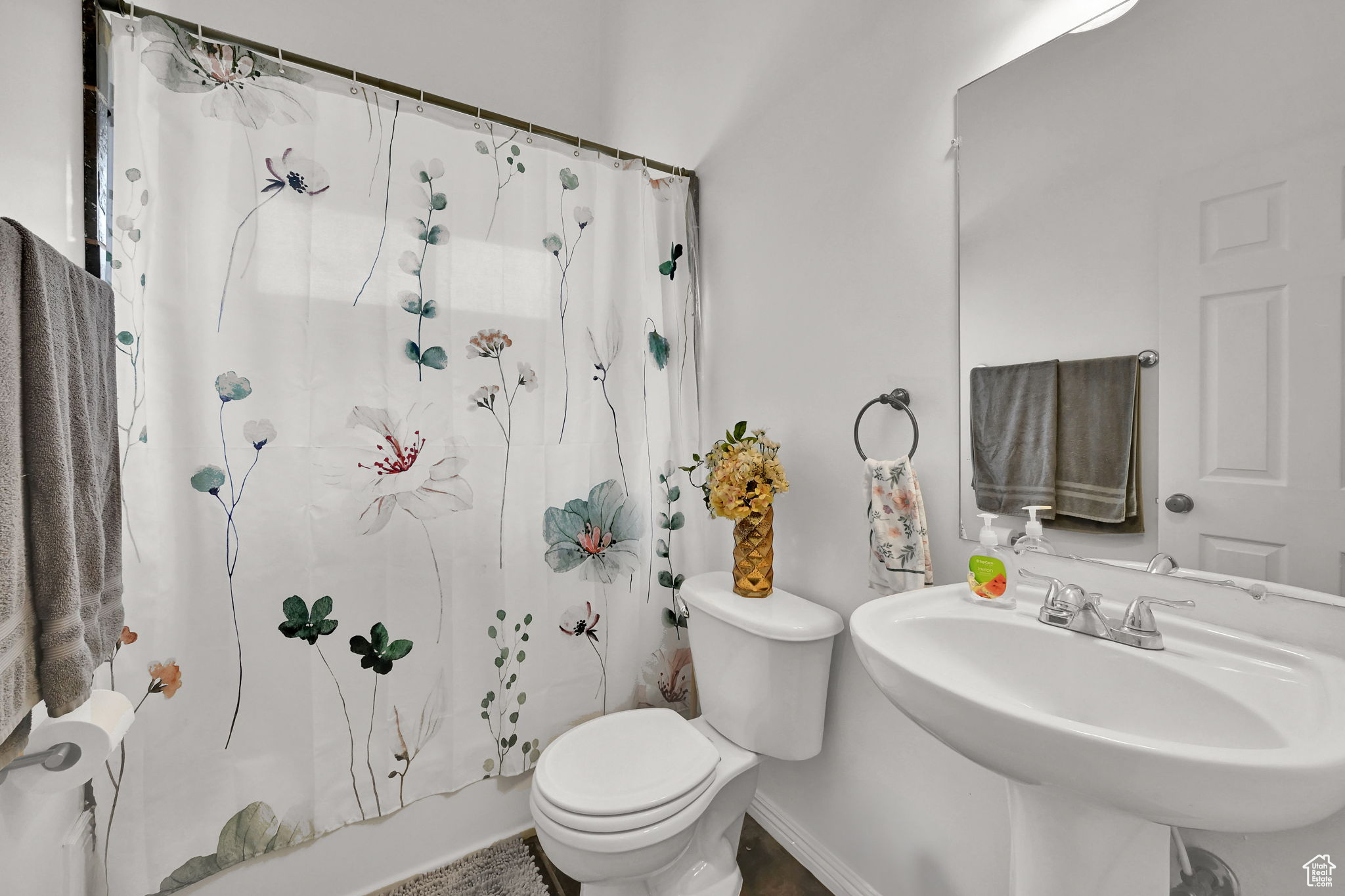 Tremonton, Utah, 84337, United States, 4 Bedrooms Bedrooms, ,3 BathroomsBathrooms,Residential,For Sale,1924806