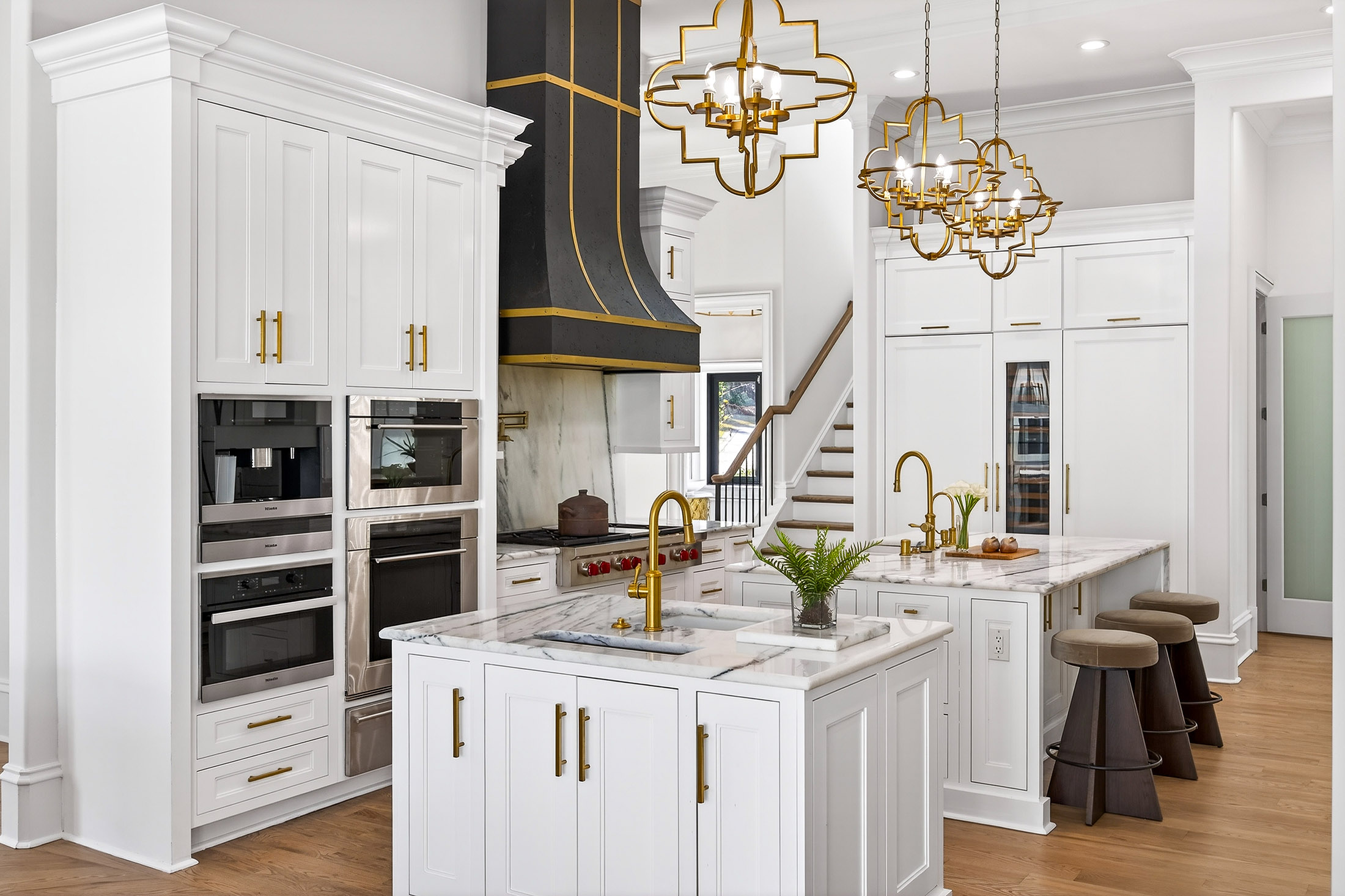  Exceptional Gated Estate with Resort-caliber Grounds - 物件實景