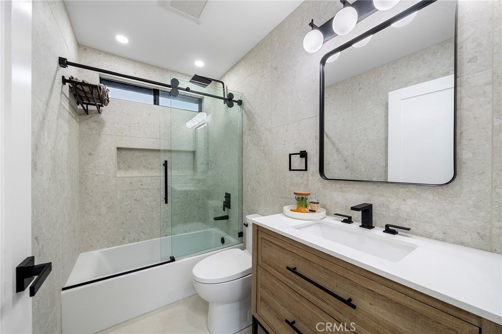 Los Angeles, California, 90031, United States, 5 Bedrooms Bedrooms, ,2 BathroomsBathrooms,Residential,For Sale,2006485