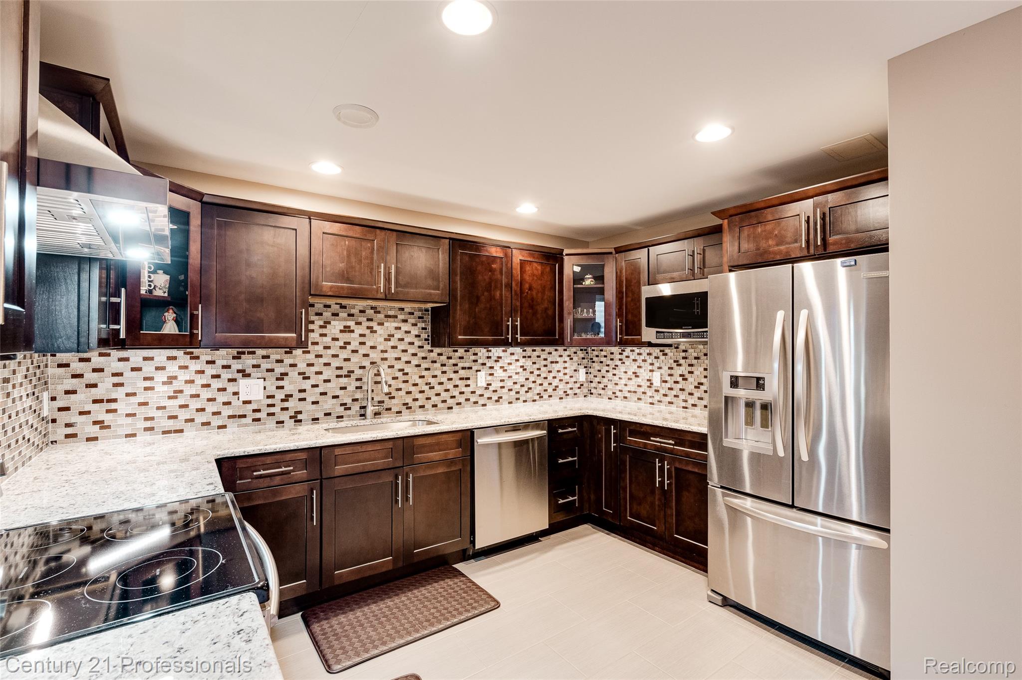 Novi, Michigan, 48374, United States, 4 Bedrooms Bedrooms, ,5 BathroomsBathrooms,Residential,For Sale,1904445